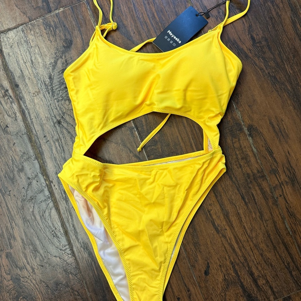 Meyeeka Cut Out High Cut One Piece Size M.  <<<102>>> - Picture 6 of 6